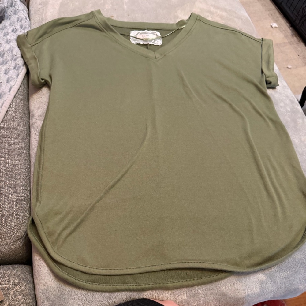 Cupio Women’s Medium Olive Green V-Neck Short Sleeve Top Relaxed Fit Casual